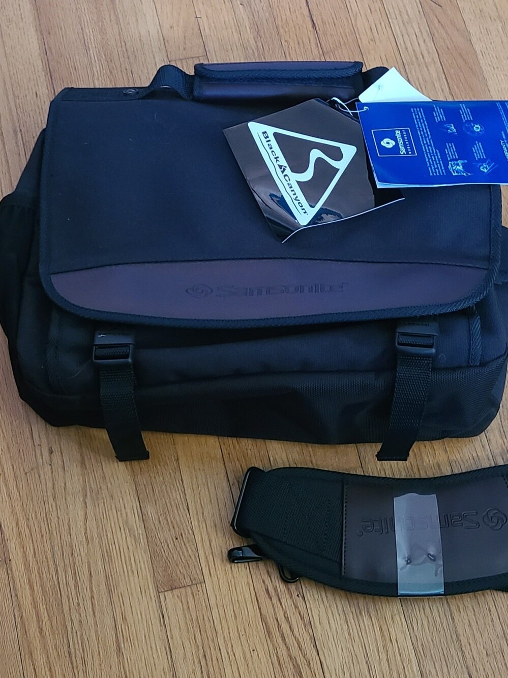 Samsonite Black Messenger Bag with Padded Shoulder Strap NWT